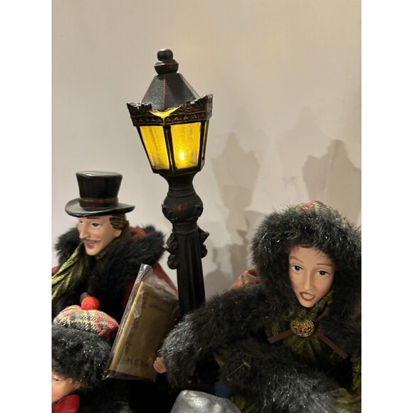 Valerie Parr Hill QVC Dickens Carolers Christmas Family Lamp Post & Base 2013 - Picture 3 of 16
